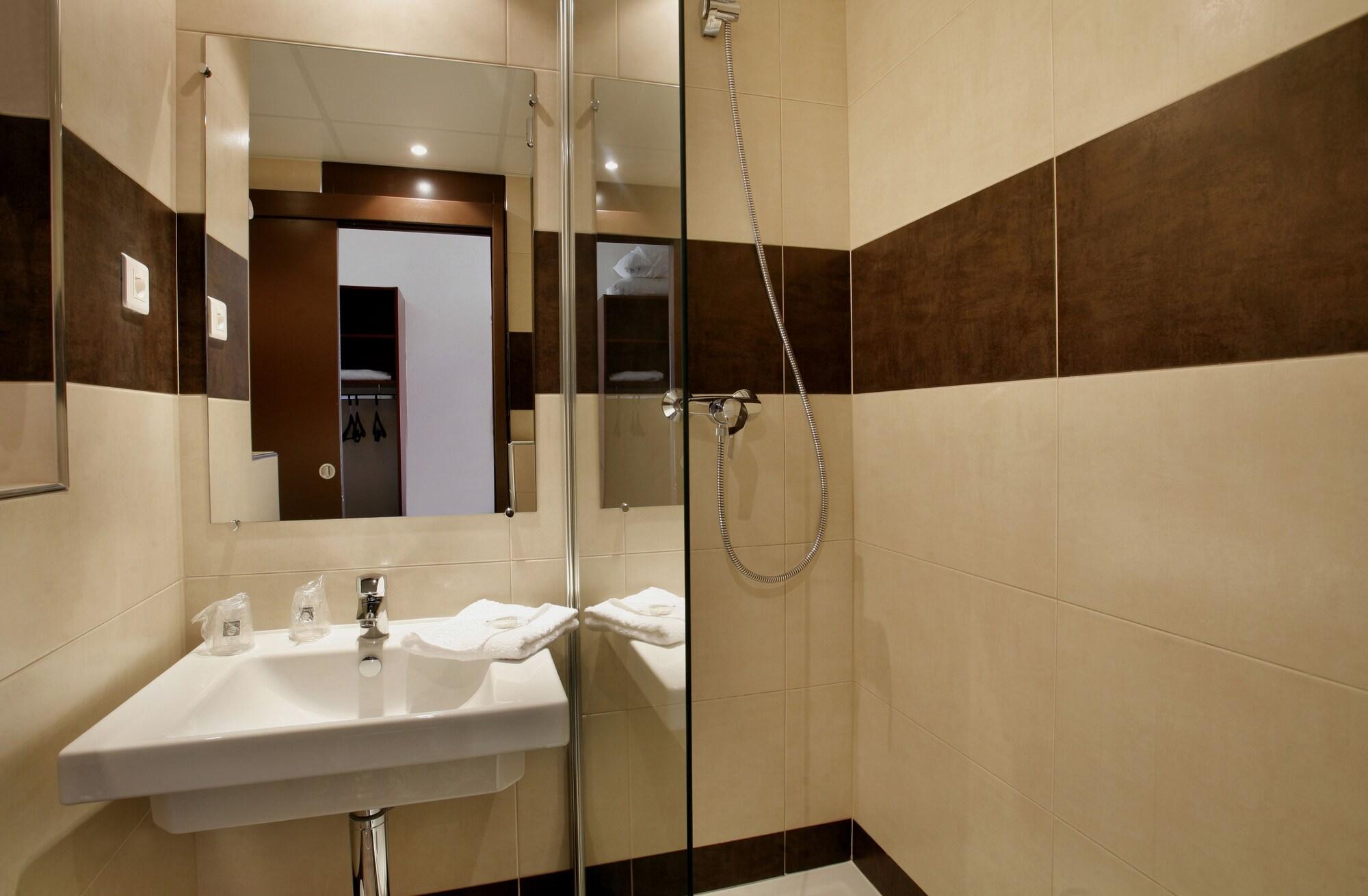 Hotel Gallieni Женнвільє Екстер'єр фото